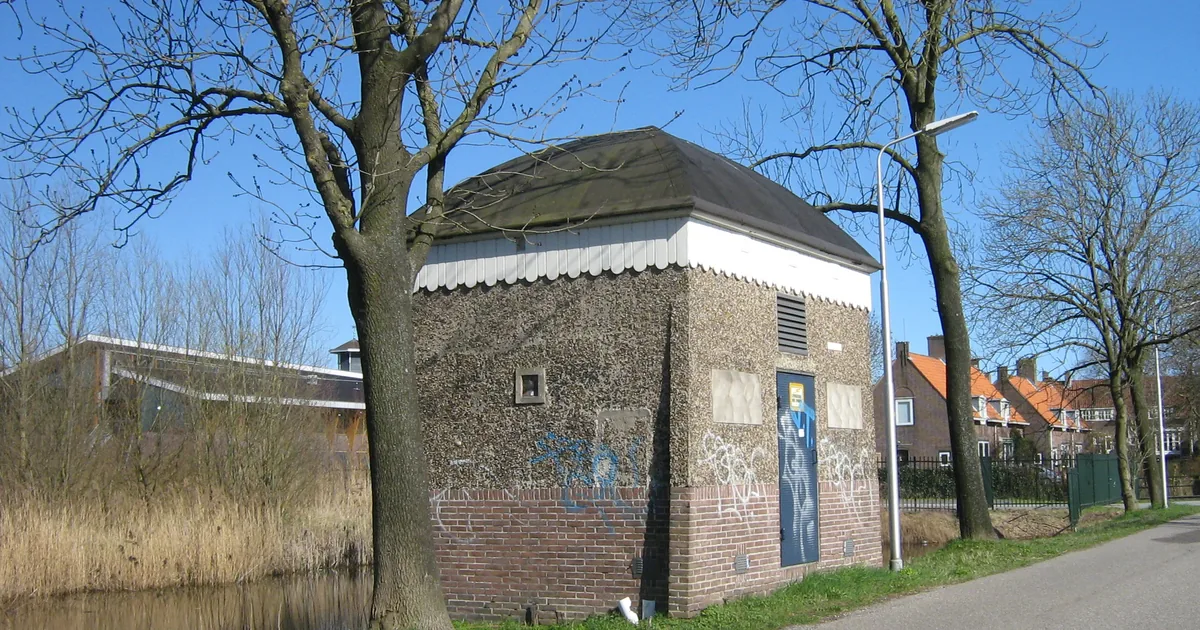 Transformatorhuisje in een Nederlandse woonwijk
