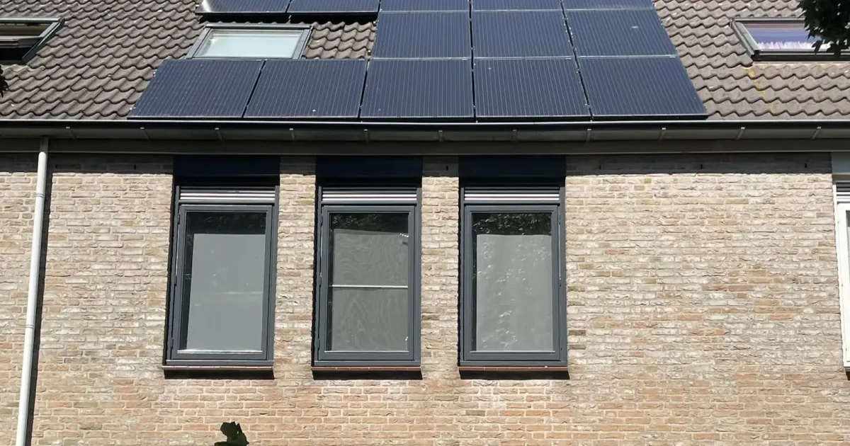 Zonnepanelen op het dak van ons eigen huis