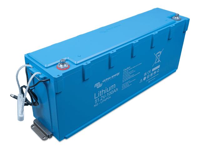 Afgebeeld: Victron Lithium NG 51,2 V / 100 Ah accu; MultiPlus-omvormer niet afgebeeld (voorbeeld uit de productfamilie).